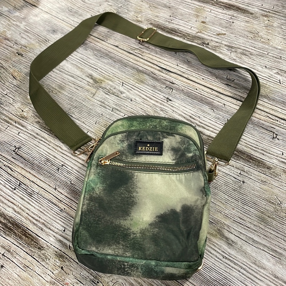 Kedzie Roundtrip Convertible Sling Black New with out tags